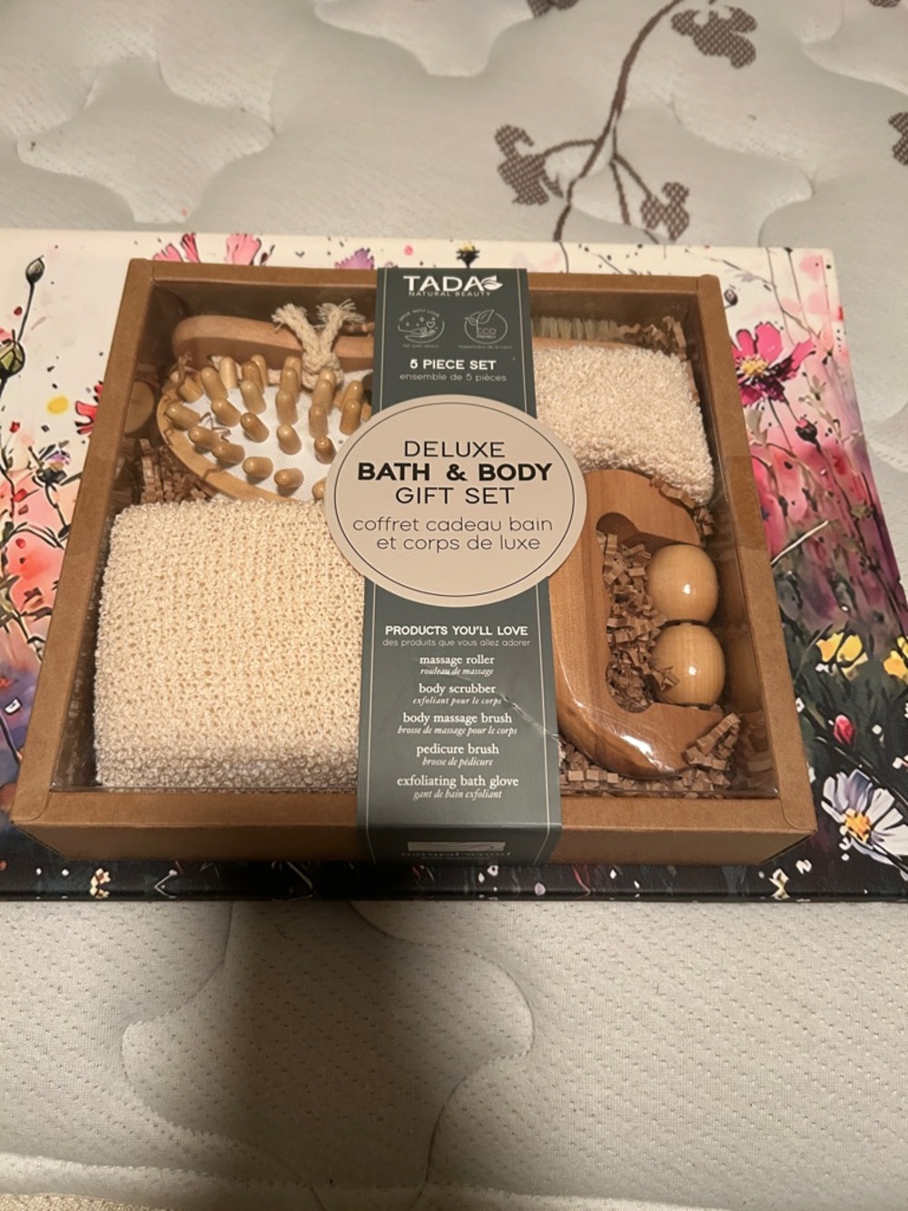 Luxe Bath & Body Exfoliant Gift Set in Natural Beige and Wood Tones